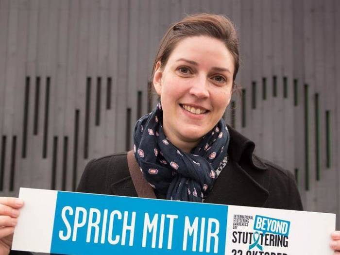 Beate Köhler erkämpft sich ihre ganz persönliche Redefreiheit und sie weist auf den Welttag des Stotterns hin. Foto: Tetiana Lobanovska